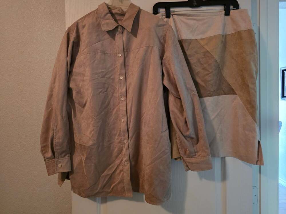 Liz Claiborne Woman Skirt Size 18W 1X Beige Faux Suede Patchwork Set